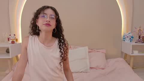 Snapshot of alicee_rodriguez chatting on 8, 5, 2026 alice online show from 8, 5, 2026