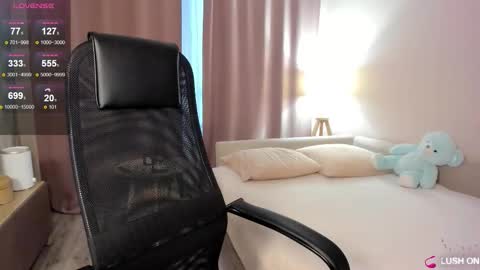 Snapshot of aliceevan chatting on 5, 11, 2025 Daniella online show from 5, 11, 2025