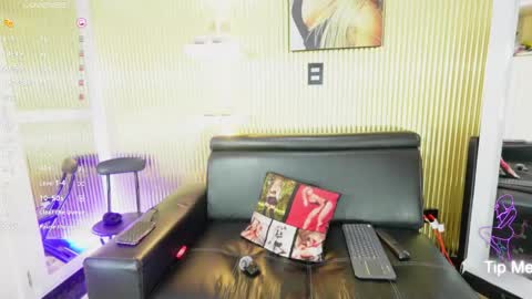Snapshot of aliceglamour chatting on 28, 5, 2026 Allice online show from 28, 5, 2026