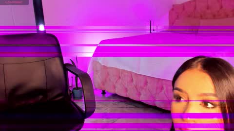 Snapshot of alicekiing_ chatting on 24, 10, 2025 ALICEKIING online show from 24, 10, 2025