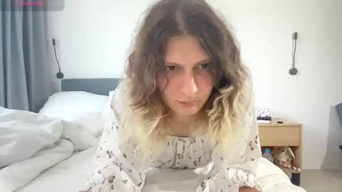 AlicePinkhead online show from 7, 10, 2025