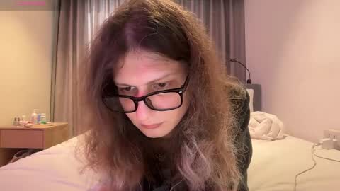 Snapshot of alicepinkhead chatting on 27, 3, 2026 AlicePinkhead online show from 27, 3, 2026