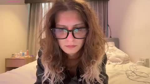 Snapshot of alicepinkhead chatting on 2, 4, 2026 AlicePinkhead online show from 2, 4, 2026