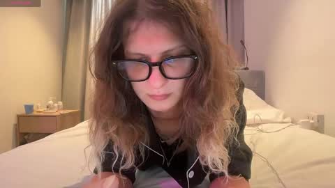 Snapshot of alicepinkhead chatting on 10, 4, 2026 AlicePinkhead online show from 10, 4, 2026