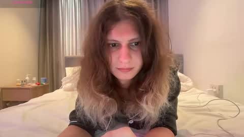 Snapshot of alicepinkhead chatting on 13, 4, 2026 AlicePinkhead online show from 13, 4, 2026
