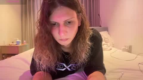 Snapshot of alicepinkhead chatting on 21, 4, 2026 AlicePinkhead online show from 21, 4, 2026