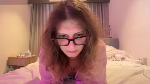 Snapshot of alicepinkhead chatting on 24, 4, 2026 AlicePinkhead online show from 24, 4, 2026