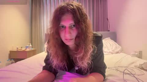 Snapshot of alicepinkhead chatting on 28, 4, 2026 AlicePinkhead online show from 28, 4, 2026