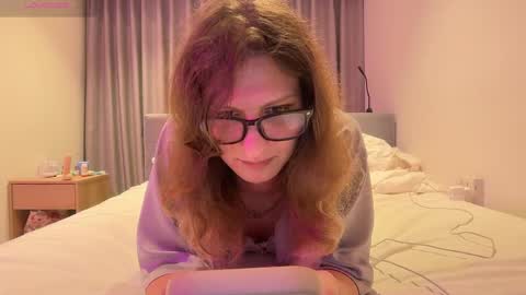 Snapshot of alicepinkhead chatting on 28, 5, 2026 AlicePinkhead online show from 28, 5, 2026