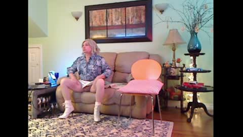 Snapshot of aliciadehart181 chatting on 5, 4, 2026 Alicia deHart Help me reach 1000 Followers. Its FREE online show from 5, 4, 2026