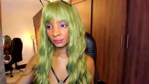 Snapshot of alika_houston chatting on 19, 10, 2025 IG Alik nasso online show from 19, 10, 2025