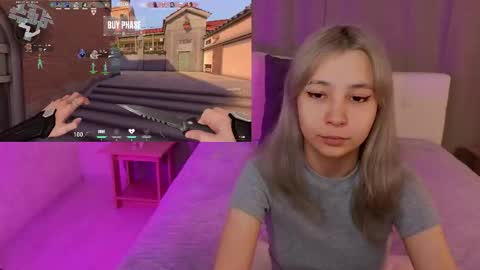 Snapshot of alika_leal chatting on 21, 10, 2025 Im Alika online show from 21, 10, 2025