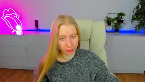 Snapshot of alina__blonde chatting on 3, 2, 2026 Alina online show from 3, 2, 2026