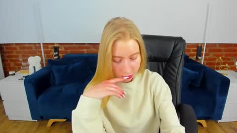 Snapshot of alina__blonde chatting on 4, 2, 2026 Alina online show from 4, 2, 2026