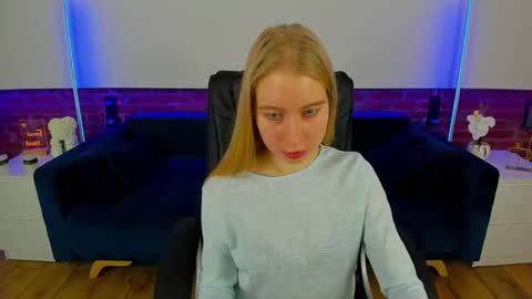 Snapshot of alina__blonde chatting on 2, 3, 2026 Alina online show from 2, 3, 2026