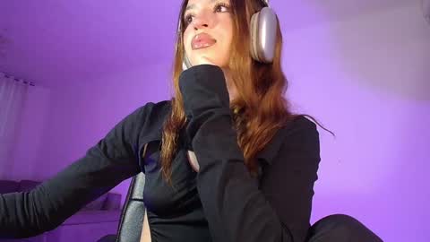 Snapshot of alina_lee01 chatting on 24, 5, 2026 NYX online show from 24, 5, 2026