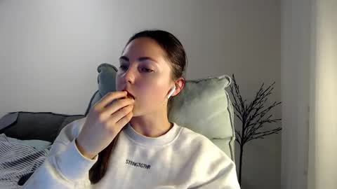 Snapshot of alinajames1 chatting on 27, 9, 2025 alinajames1 online show from 27, 9, 2025