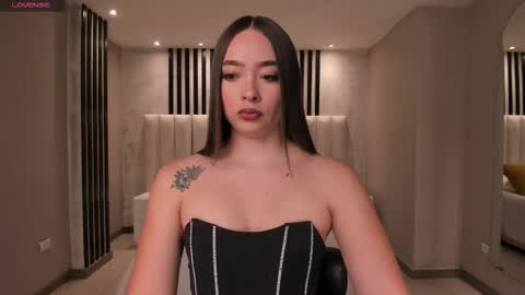 alinakravitz_ online show from 17, 9, 2025