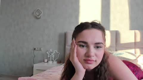 Snapshot of alinaluxxx chatting on 4, 4, 2026 Alina online show from 4, 4, 2026