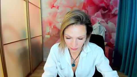 Snapshot of alinamoor chatting on 17, 1, 2026 AlinaMoor online show from 17, 1, 2026