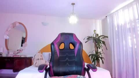 AlinaSimmons online show from 30, 4, 2026