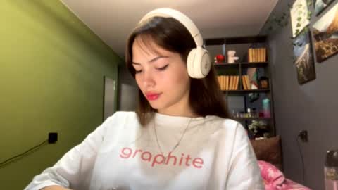 Snapshot of alinedifede chatting on 4, 10, 2025 Alice online show from 4, 10, 2025