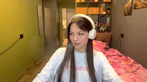 Snapshot of alinedifede chatting on 8, 10, 2025 Alice online show from 8, 10, 2025