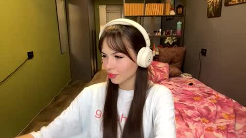 Snapshot of alinedifede chatting on 10, 10, 2025 Alice online show from 10, 10, 2025