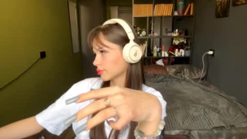 Snapshot of alinedifede chatting on 15, 10, 2025 Alice online show from 15, 10, 2025