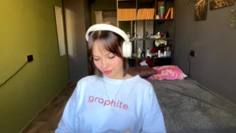 Snapshot of alinedifede chatting on 19, 10, 2025 Alice online show from 19, 10, 2025