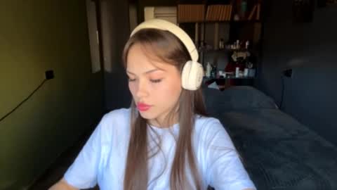 Snapshot of alinedifede chatting on 21, 10, 2025 Alice online show from 21, 10, 2025