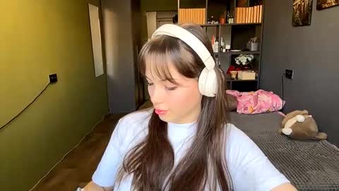 Snapshot of alinedifede chatting on 2, 12, 2025 Alice online show from 2, 12, 2025