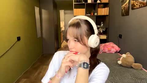 Snapshot of alinedifede chatting on 5, 12, 2025 Alice online show from 5, 12, 2025