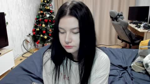 Aline Greeeen online show from 12, 12, 2024