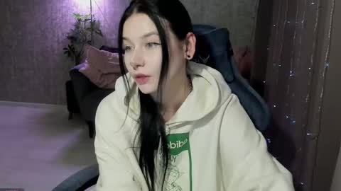 Aline Greeeen online show from 10, 9, 2025