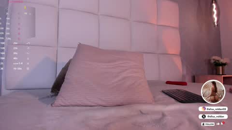 Snapshot of alisa_roldan chatting on 10, 1, 2025 online show from 10, 1, 2025