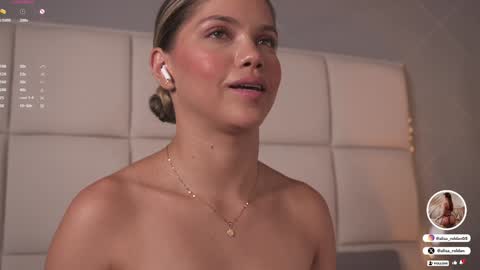 Snapshot of alisa_roldan chatting on 1, 2, 2025 online show from 1, 2, 2025