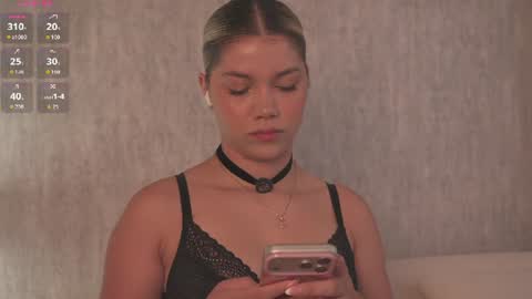 Snapshot of alisa_roldan chatting on 10, 7, 2026 online show from 10, 7, 2026