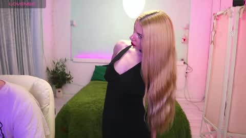 Snapshot of alisaaleks chatting on 18, 4, 2026 Alisa Aleks online show from 18, 4, 2026