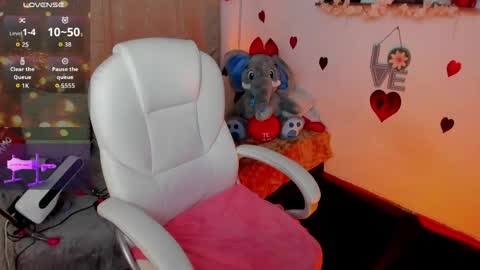 Snapshot of alison_fire12 chatting on 24, 4, 2026 online show from 24, 4, 2026