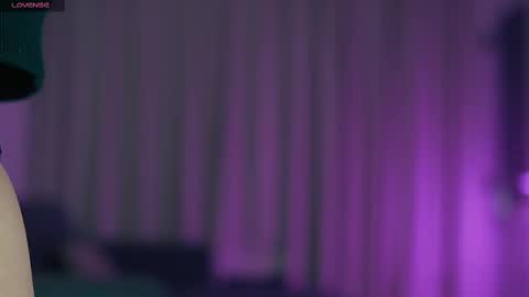 Snapshot of alison_miller9 chatting on 9, 10, 2025 Alison online show from 9, 10, 2025