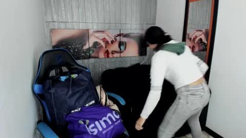Snapshot of alison_moon7 chatting on 2, 10, 2025 ALISON MOON online show from 2, 10, 2025