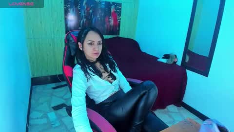 Snapshot of alison_moon7 chatting on 4, 10, 2025 ALISON MOON online show from 4, 10, 2025