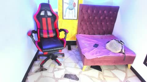 Snapshot of alison_moon7 chatting on 5, 11, 2025 ALISON MOON online show from 5, 11, 2025