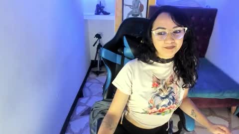 Snapshot of alison_moon7 chatting on 14, 11, 2025 ALISON MOON online show from 14, 11, 2025