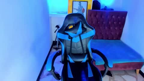 Snapshot of alison_moon7 chatting on 18, 11, 2025 ALISON MOON online show from 18, 11, 2025