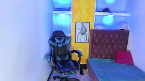 Snapshot of alison_moon7 chatting on 21, 11, 2025 ALISON MOON online show from 21, 11, 2025