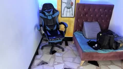 Snapshot of alison_moon7 chatting on 28, 11, 2025 ALISON MOON online show from 28, 11, 2025