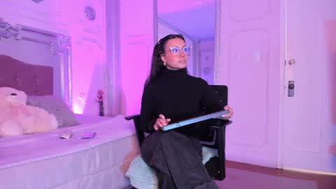 Alison Fishert online show from 3, 2, 2025