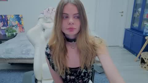 Snapshot of alisontiny chatting on 13, 10, 2025 Alison online show from 13, 10, 2025